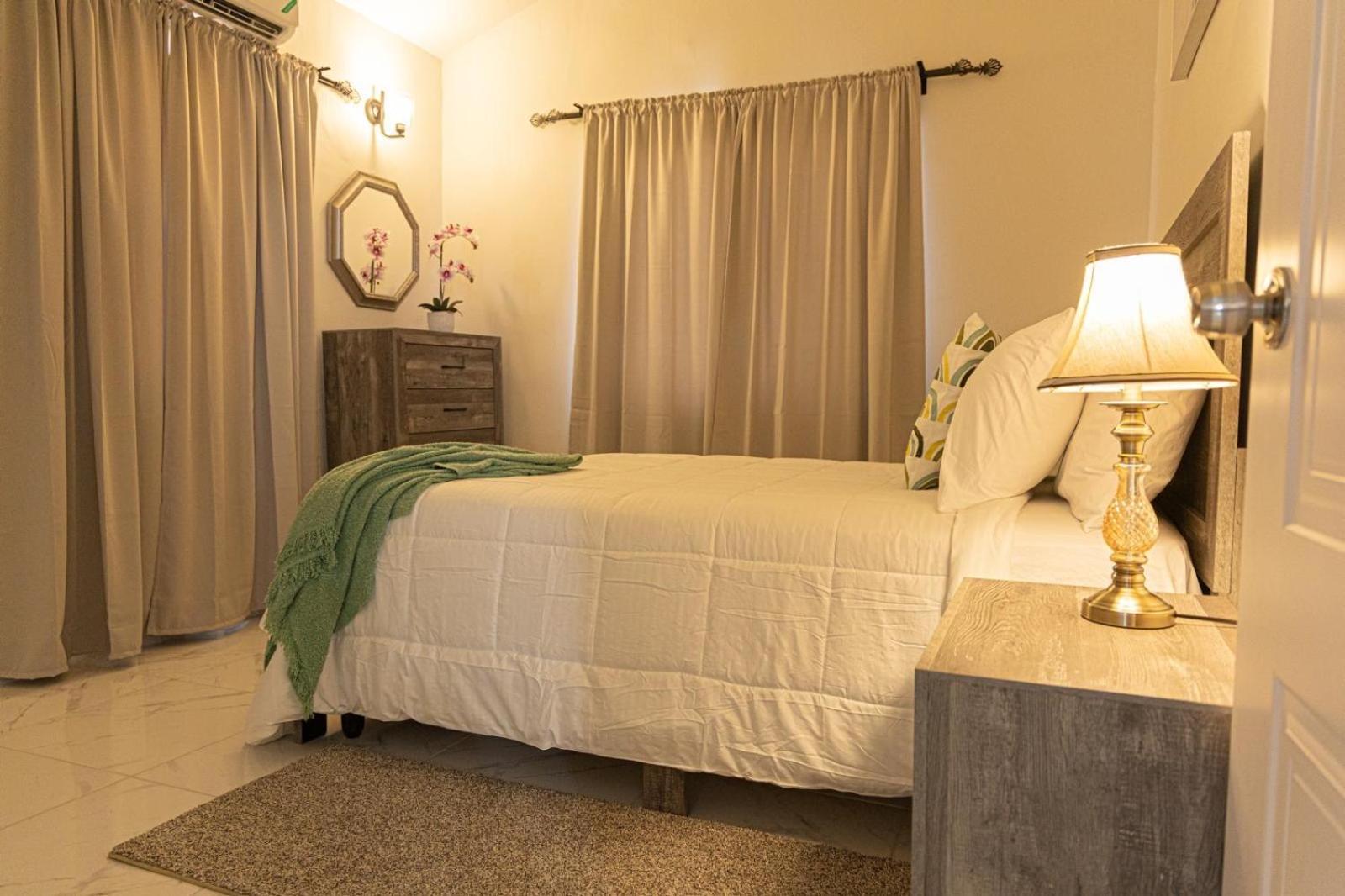 Phoenix Park Villas - Portmore - 10Mins To Beach Esterno foto